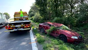 Nehoda na diaľnici D1: Zrazil sa kamión, karavan a osobné auto