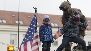 Američania tiahnu Českom, demonštrujú silu NATO