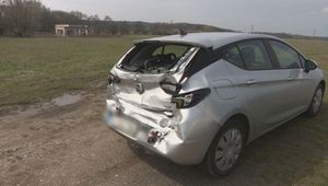 Zrážka sanitky s autom pri Lozorne, zranené bábätko aj pacient skončili v nemocnici