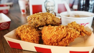 Dáte si falošné kura? Reťazec KFC predstavil produkty s rastlinnou náhradou mäsa