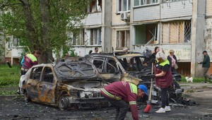 1166. deň na Ukrajine: Nočný ruský útok na Kyjev zranil 11 ľudí, horelo viacero obytných budov