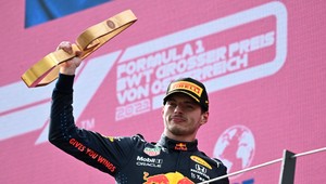 Prelomový víkend pre Verstappena. Opäť navýšil náskok pred Hamiltonom