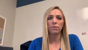 Letecká spoločnosť sa ospravedlnila matke. Personál sa smial na mene jej dcéry