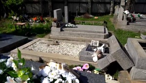 Nepochopiteľné konanie dôchodcu: Poškodil 14 hrobov