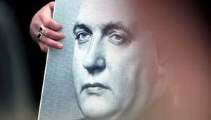 Kotleba žiada parlament o minútu ticha za Tisa. Historici s ním nesúhlasia