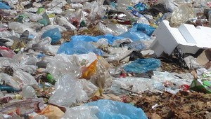 V Arktíde sa hromadí plastový odpad. Klimatické zmeny ho vyplavujú na povrch