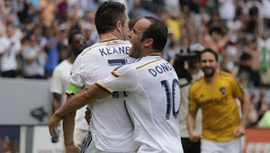 Robbie Keane a jeho gólová nádhera. Jasle a super lobík!