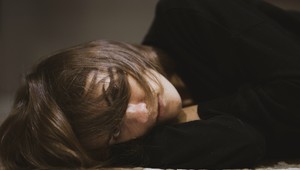 Bolia vás kĺby,hlava a zle spíte? Depresia sa hlási aj týmito 10 príznakmi