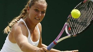Pre Cibulkovú Wimbledon skončil, nad jej sily Vesninová