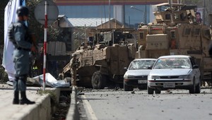 Samovražedný atentátnik zaútočil na vojakov NATO v Kábule