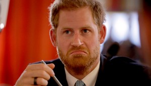 Panovačná Meghan urobila z Harryho príšerného snoba, píše kráľovský reportér