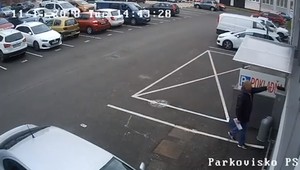 VIDEO: Na parkovisku zabudol tašku s 5 tisíc eurami. Okoloidúci sa neváhal obohatiť