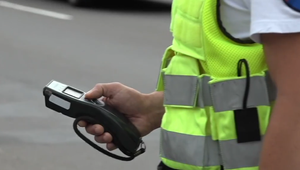 Štvrtina oddelenia skončila mimo služby. Policajti sa posadia na lavicu obžalovaných