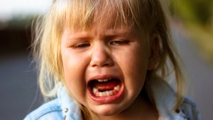 Čo robiť, keď dieťa chytí záchvat hnevu? Nezúfajte, táto čarovná fráza ho upokojí raz-dva