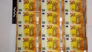 Platba falošnými bankovkami sa mladému Poliakovi vypomstila. Slovensko tak skoro neopustí