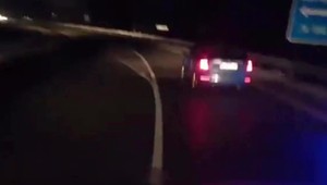 Zablokoval opitého šoféra na diaľnici. Ten doňho nabúral, obišiel ho a ušiel