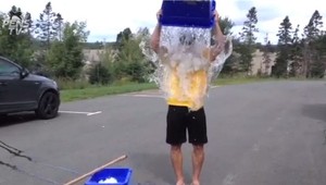 Aj Chára i Crosby si vyliali ľadovú vodu na hlavu