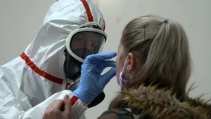 Štát ruší povinnú päťdňovú karanténu pre ľudí s covidom-19