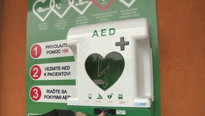 Ďalšia krádež defibrilátora: Vráti ho zlodej na pôvodné miesto?