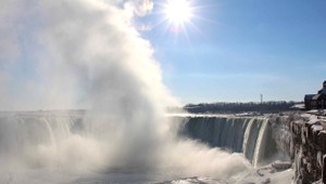 Turistu strhla voda Niagarských vodopádov. Pád z 57-metrovej výšky prežil