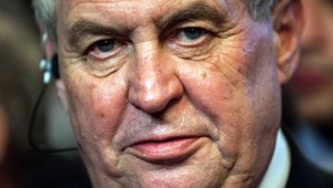 Najtvrdšia kritika spoza oceána. Zemanov postoj znepokojuje Ameriku