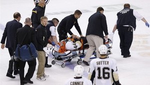 VIDEO. Orpik má po tvrdom ataku Thorntona otras mozgu