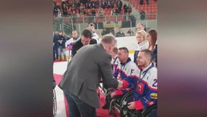 Martina zrazil opitý vodič, keď mal 8 rokov. Prišiel o nohy, no teraz je najlepším strelcom hokejového tímu