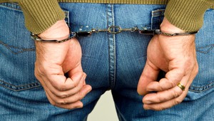 Fotografa (37) obvinili z detskej pornografie, no čelí i poistným podvodom