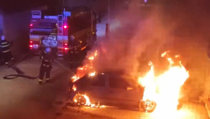 Muž počas troch mesiacov zapaľoval autá. Odhalil ho obyvateľ bytovky, pred ktorou podpaľač vyčíňal