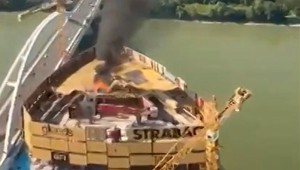 Exkluzívne zábery: Na streche rozostavaného mrakodrapu horel kompresor