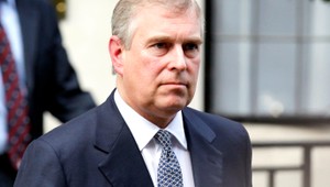 Britský princ Andrew mal zneužívať tínedžerku (17)