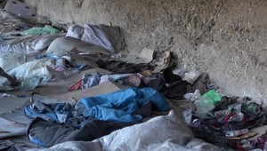 Mŕtvy muž za nákupným centrom: Polícia vyšetruje okolnosti jeho úmrtia