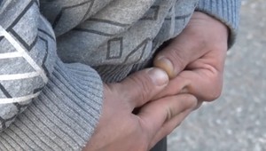 Muž deň po prepustení z väzenia zaútočil na iného muža. Dôvodom mali byť drogy