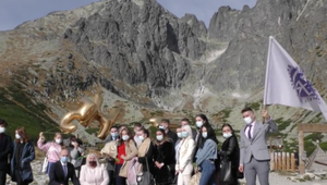 Študenti zažili netradičnú stužkovú počas druhej vlny pandémie. Tento príklad ocenil aj Mikas, no vyzval k opatrnosti