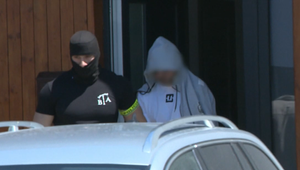 Dvojica uniesla a napadla muža kvôli údajným dlhom. Obaja skončili v putách