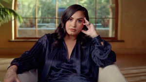 Speváčka sa mení sa pred očami! Odkedy oznámili, že sú non-binárni, sú na nepoznanie!