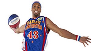 VIDEO. Kúzelník z Harlemu trafil kôš spod strechy MSG