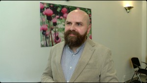 Kto je Erik Forgáč, moderátor talkšou A SME TU, a ako sa dostal k práci s autistami?