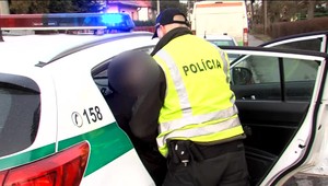 Opakovane ho chytili za volantom pod vplyvom alkoholu. Nepoučiteľný vodič dostal doživotný zákaz