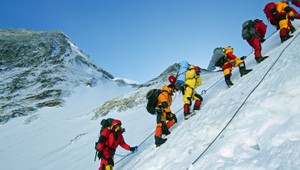 Na Evereste je tak rušno, že sa tam tvoria zápchy