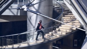 Šperky z Louvru mohli byť zachránené. Zlyhali francúzske úrady, tvrdí CGI Group