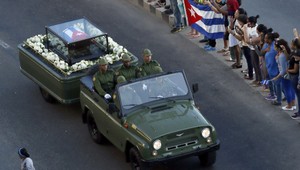 Urna s popolom Fidela Castra putuje Kubou