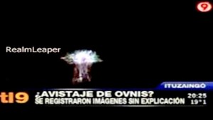 Netradičný útvar na oblohe. UFO alebo obyčajné lietadlo?