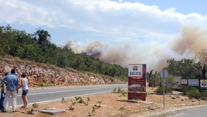 Chorvátske letovisko Selce zahalené dymom. Horí aj pri diaľnici