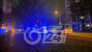 Nočný požiar si vyžiadal život jednej ženy, evakuovali približne sto ľudí