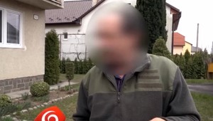 Dôchodca mal mužovi vypichnúť oko. Museli ho operovať