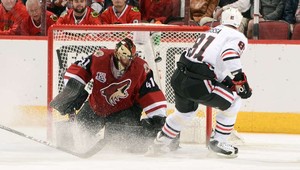 Hossa sa vyrovnal Hawerchukovi, päťstogólový Marleau