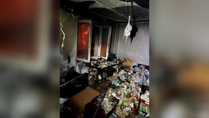 Požiar bytu spôsobila sviečka: Osobu museli previesť do nemocnice