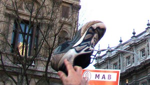 Zlodeja usvedčili stopy DNA v topánke, ktorú stratil pri úteku