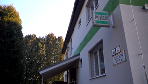 Dráma v osade sa skončila takmer tragicky. Dôchodcu s revolverom v ruke spacifikovali osadníci